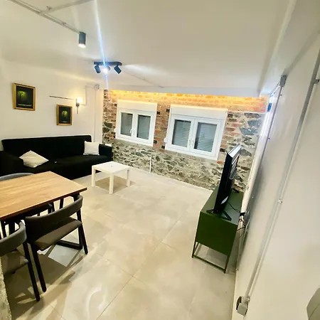 Young Unique Budget Retreat סלוניקי