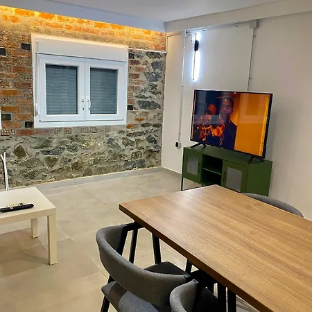 아파트 Young Unique Budget Retreat 테살로니키